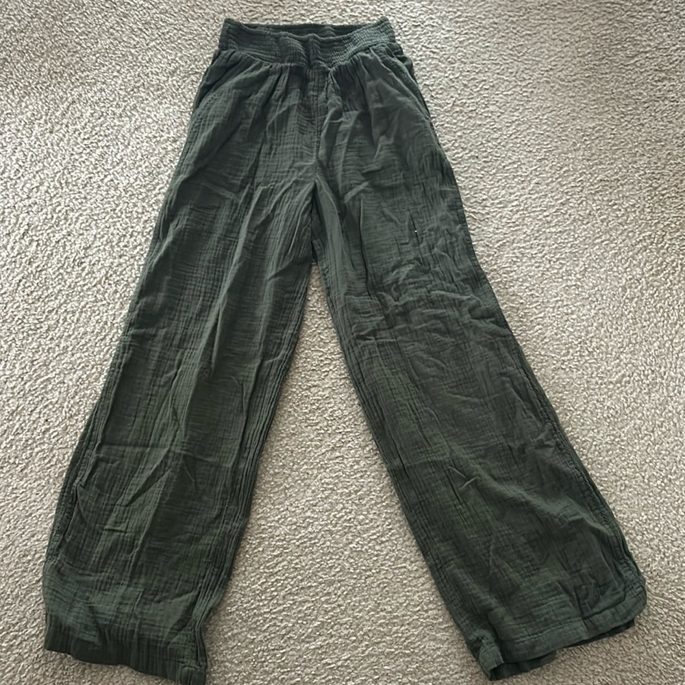 Aerie dark green wide leg pants
Size:XS